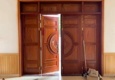 Thợ làm Cửa gỗ tự Nhiên 2026 tại Ninh Bình theo mét vuông hoàn thiện trọn gói