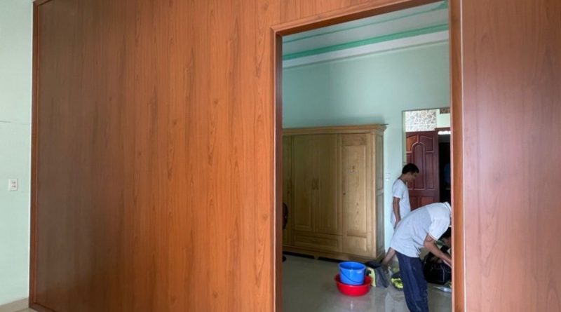 Báo giá làm vách nhựa Nano giả gỗ tại Cầu Giấy 2026 theo mét vuông hoàn thiện trọn gói