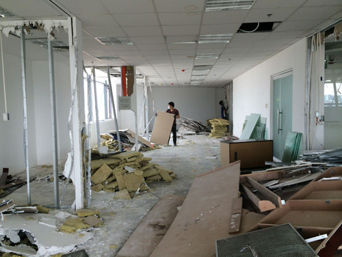 Chi phí phá dỡ Tường, Vách thạch cao giá bao nhiêu tiền 1m2 2026 tại Hà Nội và Tphcm Sài Gòn theo m2 trọn gói